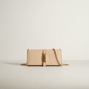 Brand: Gucci
	•	Model / Style: Jackie Continental Wallet